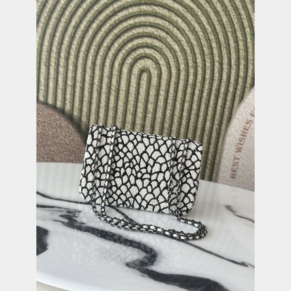 CC Water droplet black and white pearl Handbag 20CM
