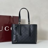 Gucci Top Quality 847456 GG Emblem Medium Tote Bag